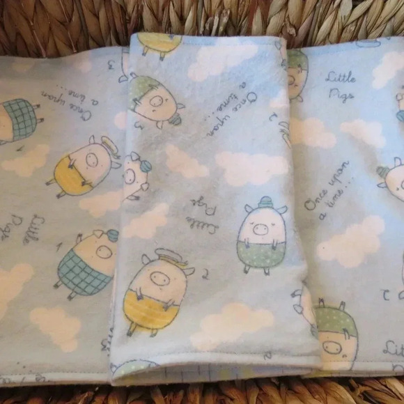 Flannel Burp Cloth, Reversible Little Pigs and Yellow Moons and Stars, Set of 3 - Picture 6 of 6